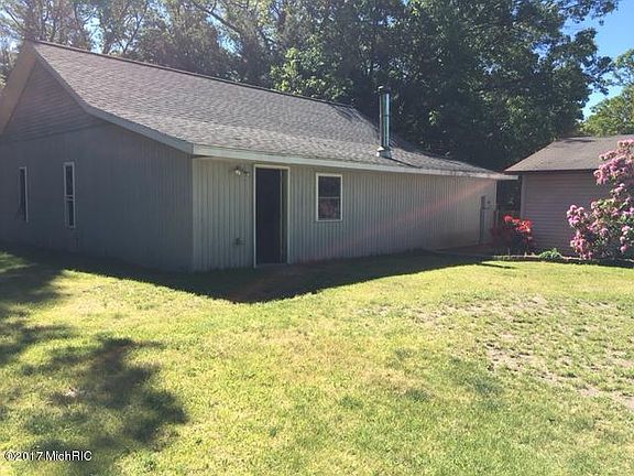5th image of 1062 S Parkway St