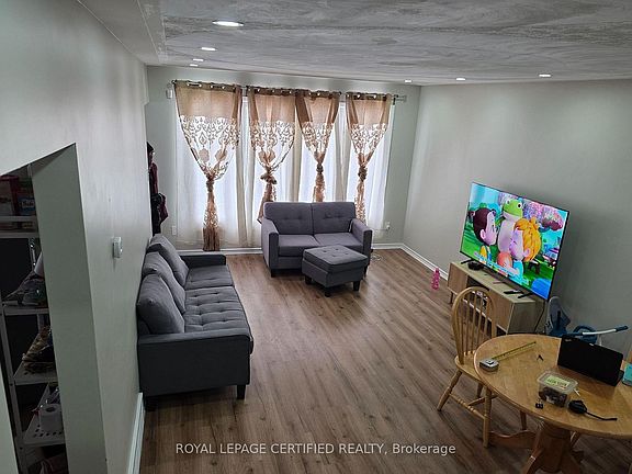 4th image of 2 Rideau Cres