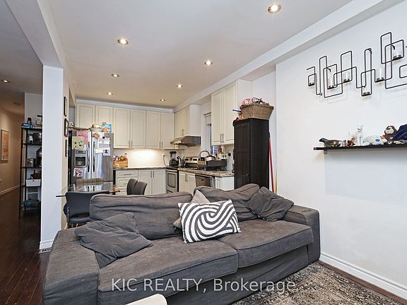4th image of 20 Ashdale Ave