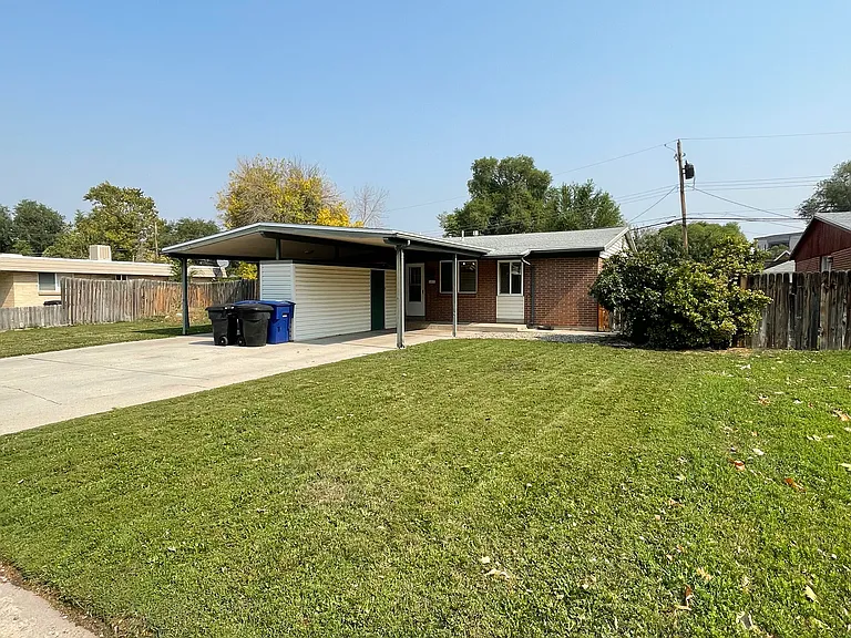 807 E Whitemaple Way — Photo 1