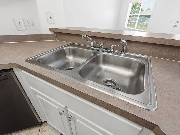 2030 Hawthorne Dr — Photo 15