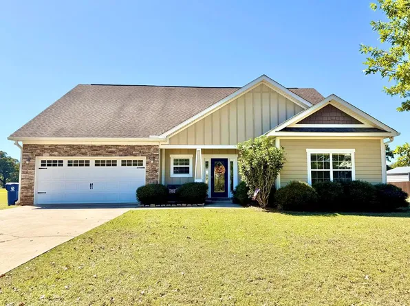209 Weeping Willow Trl, Headland, AL 36345
