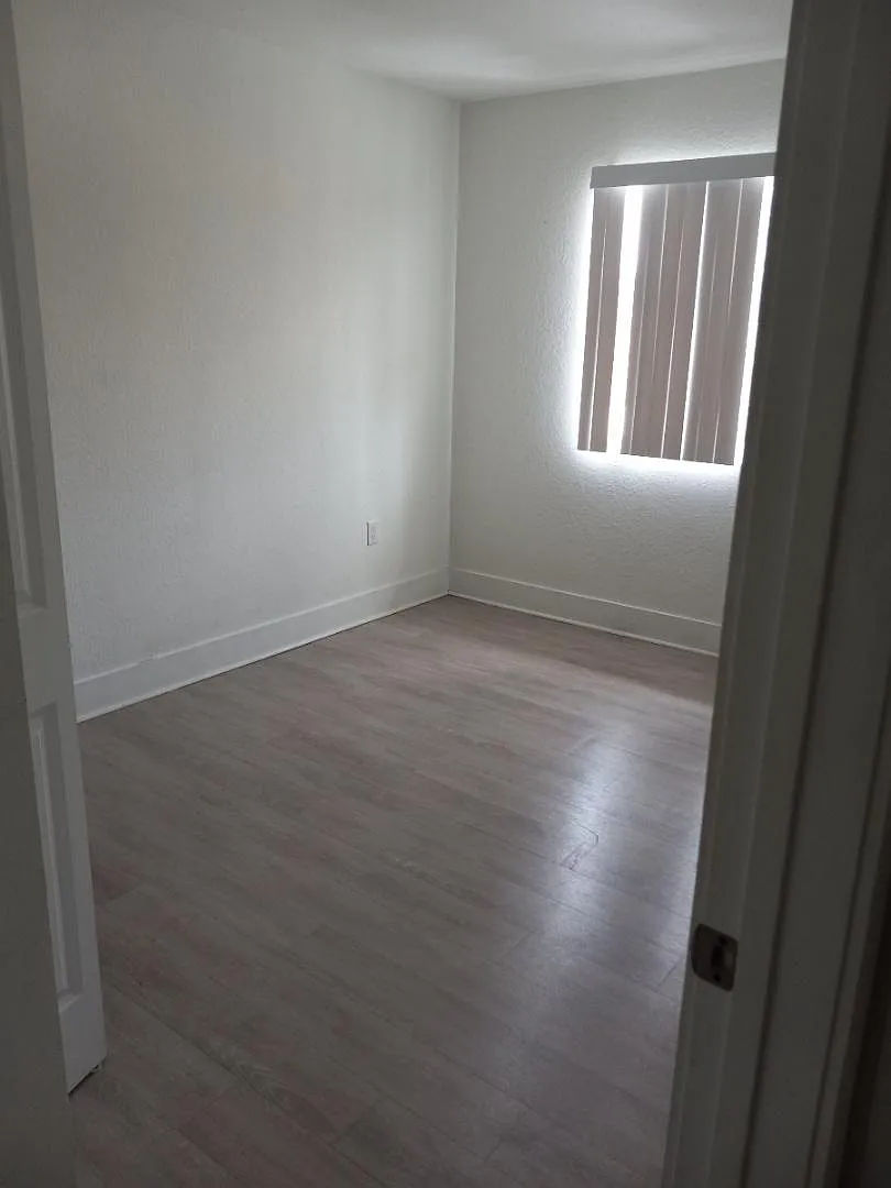 Unit Photo - 875 SW 7th St #115