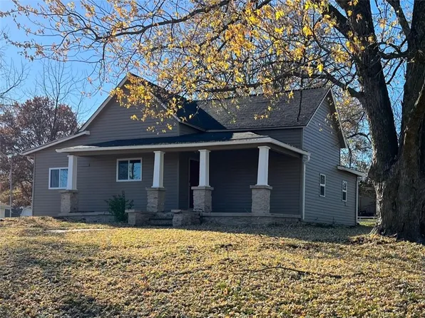 202 S Willow St, Gallatin, MO 64640