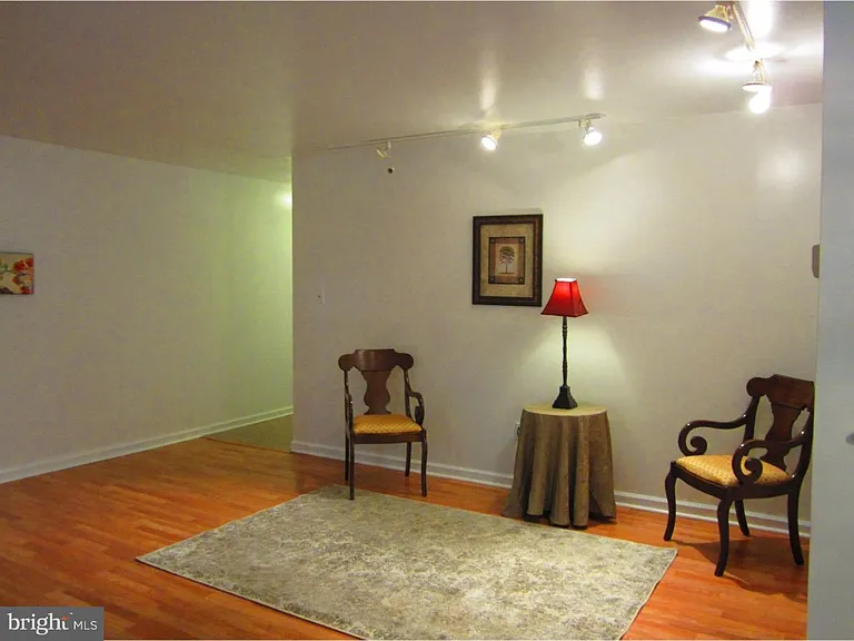 272 Tavistock — Photo 11