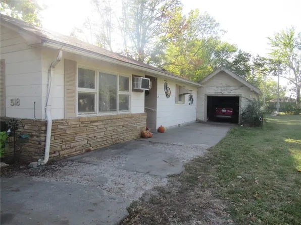 518 E 3rd Ave, Garnett, KS 66032