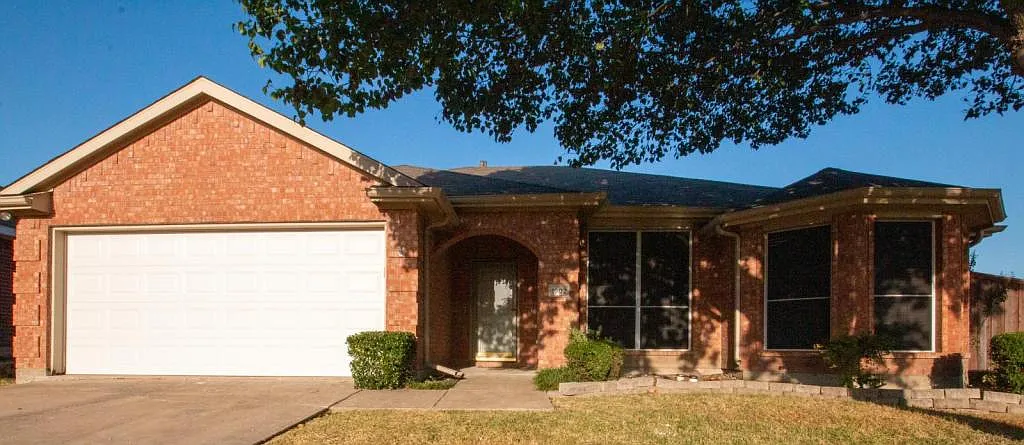 1902 Thornhill Way — Photo 1