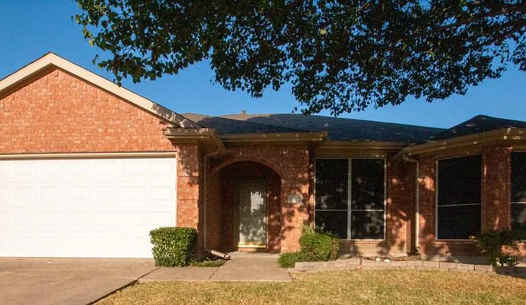 1902 Thornhill Way — Photo 1