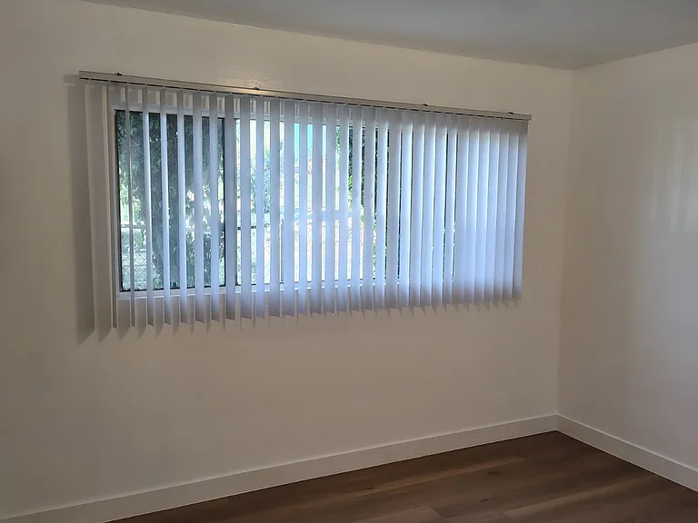 15531 Victory Blvd #B — Photo 20