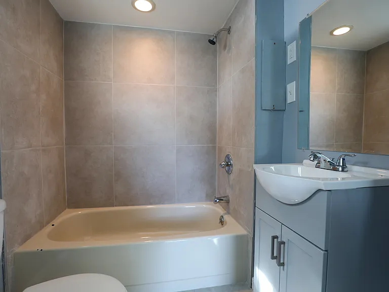 150-154 W Main St #2 — Photo 8