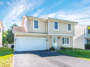 1144 Needham Rd, Naperville, IL 60563