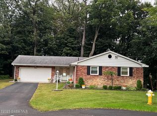 2973 Holly Hl, Niskayuna, NY 12309