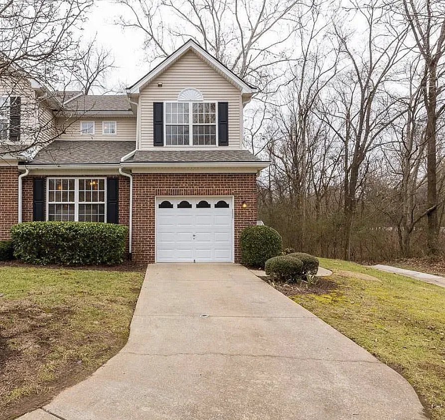 4 bed, 2.0 bath, 1604 sqft, $2,000 — Photo 1