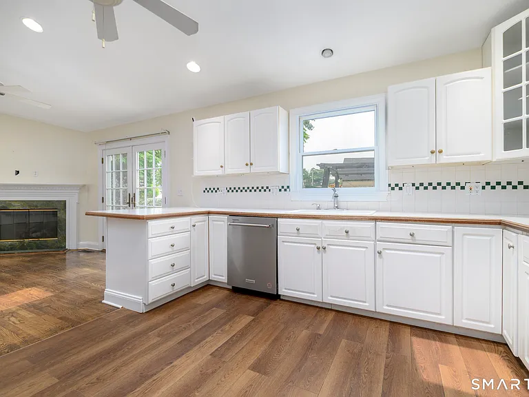 18 Elm Tree Pl #1 — Photo 10