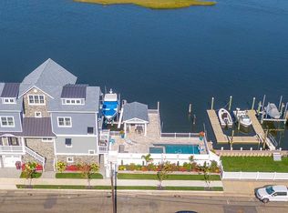 129 N Surrey Ave, Ventnor, NJ 08406