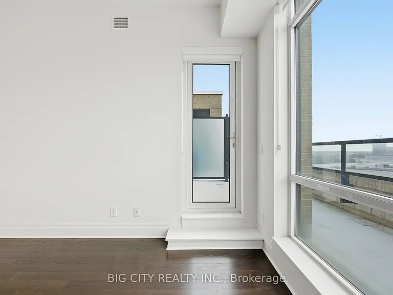 131 Upper Duke Cres #1005 — Photo 21