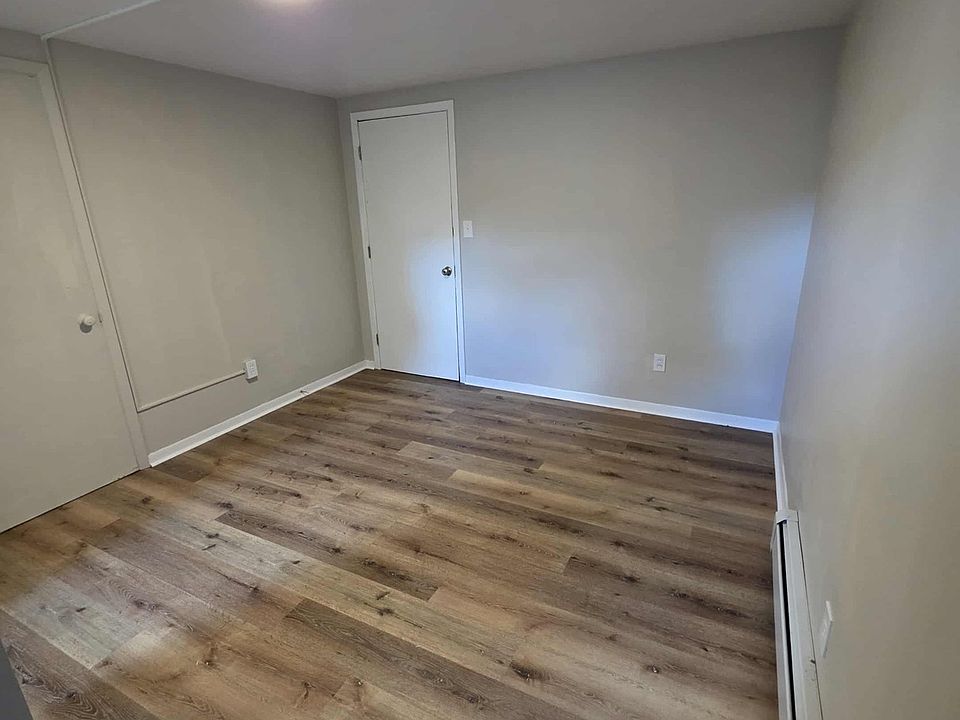 2nd image of 2525 Peach St