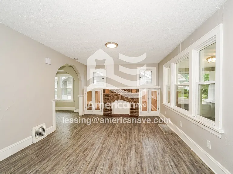 1086839_003_living_room_13846689.jpg