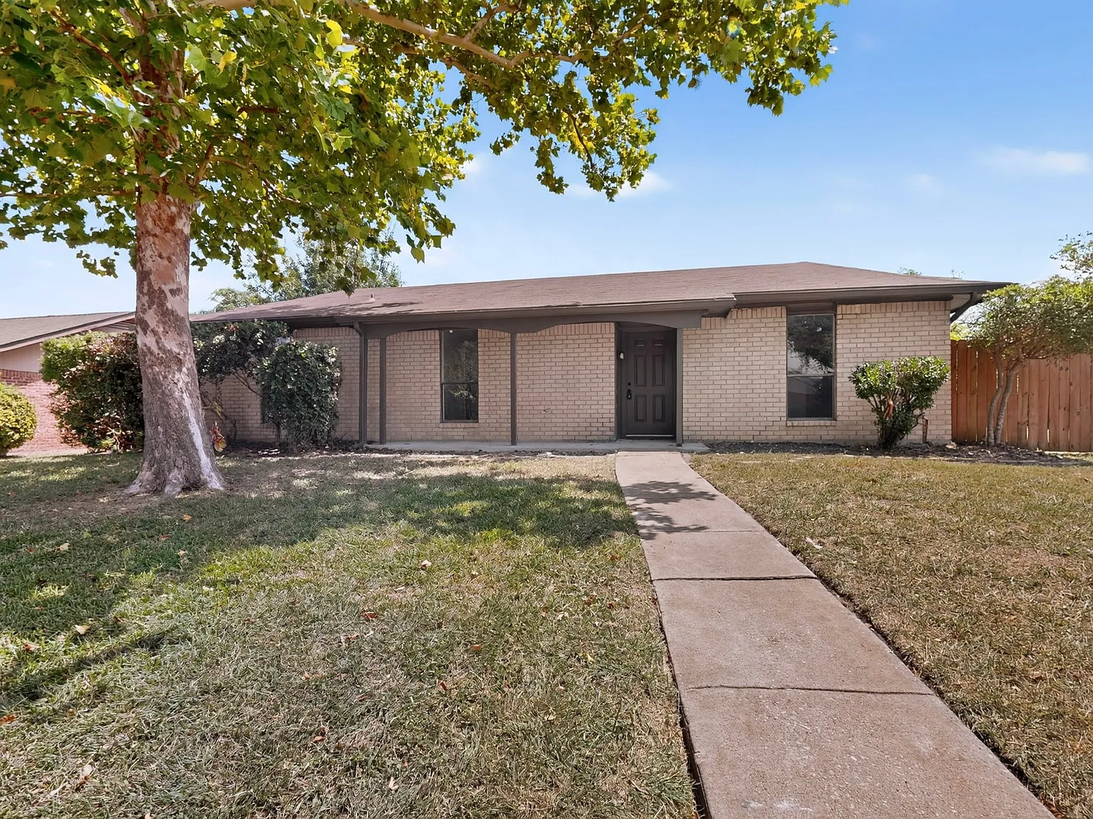 3 bed, 1801 sqft, $2,350 — Photo 2
