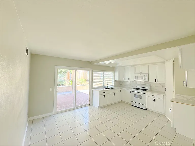 3243 Algonquin Ln — Photo 8