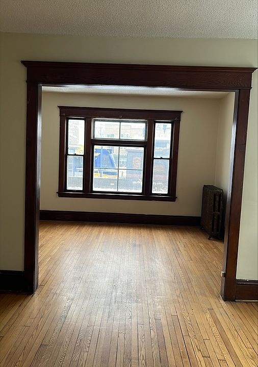 1st image of 834 University Ave W APT 1