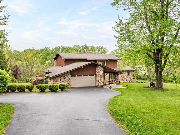 3rd image of 703 Ridge Rd