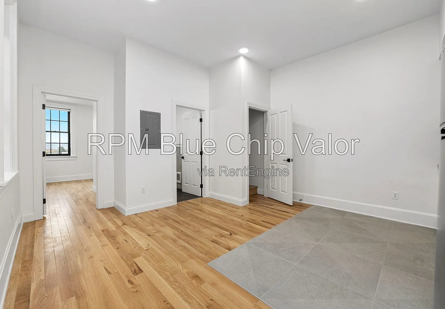 2 bed, 1.0 bath, 704 sqft, $1,200 — Photo 2