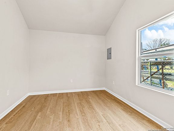 5th image of 207 Alvarez Pl #2