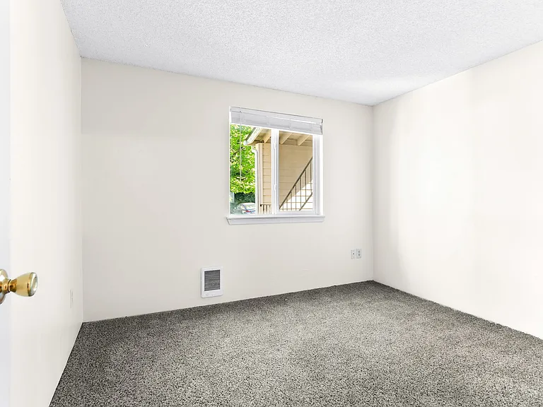Charbern Apartments — Photo 21