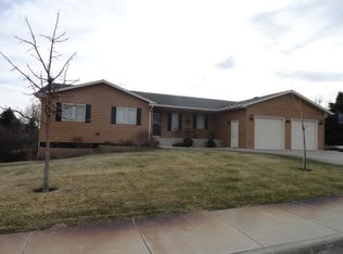 1329 Winchester Dr, Pierre, SD 57501
