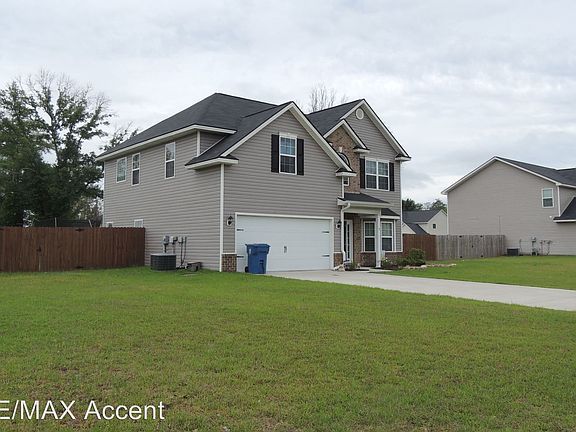 3rd image of 633 NE Mustang Ln