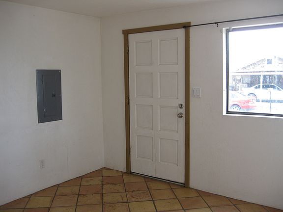 4th image of 816 S Butler Ave