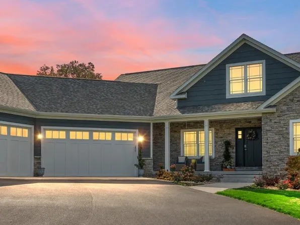 10398 Forest Hills Dr, Demotte, IN 46310