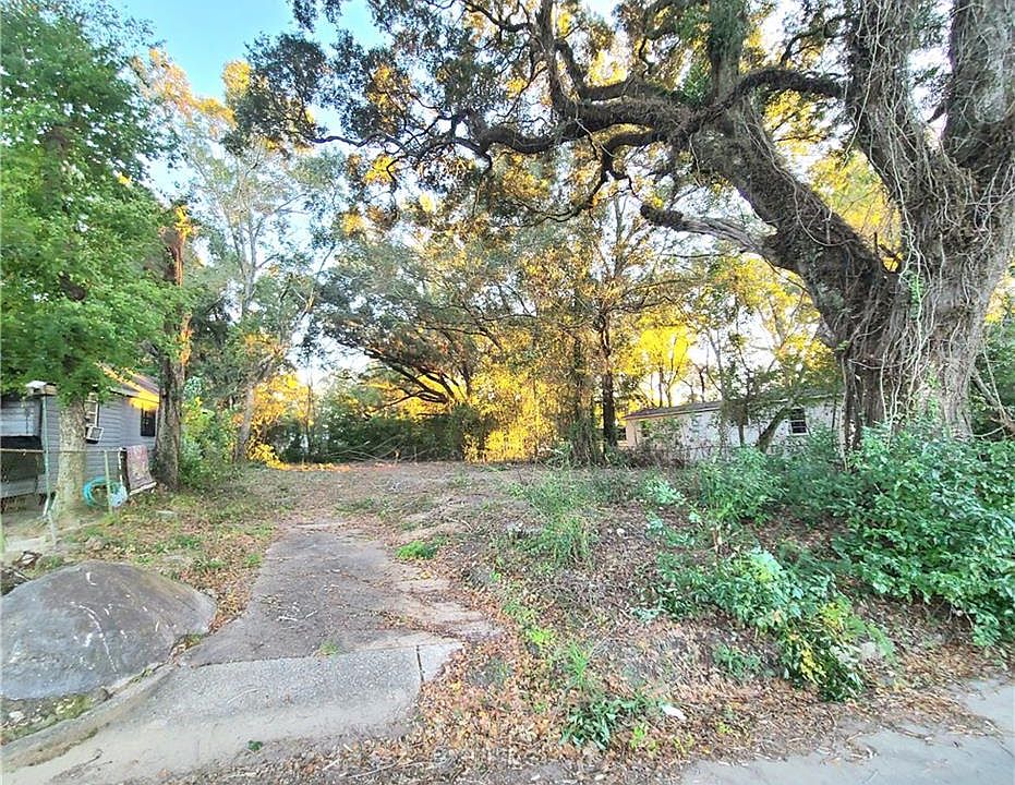 2nd image of 1917 Andrews St