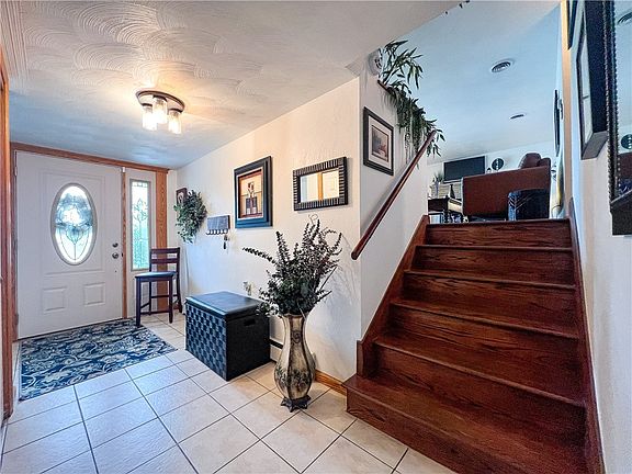 4th image of 111 Hilltop Dr