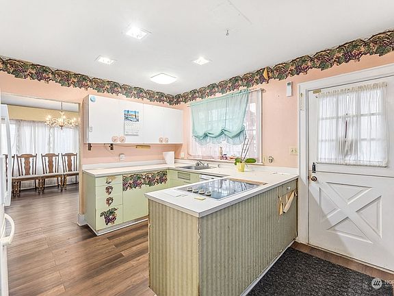 5th image of 303 Carter Street W