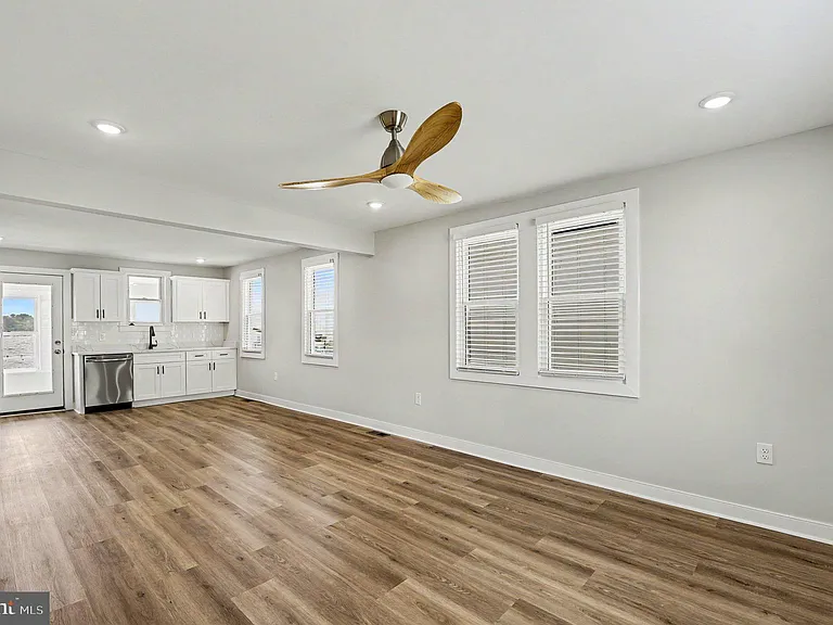 9135 Cuckold Point Rd — Photo 28