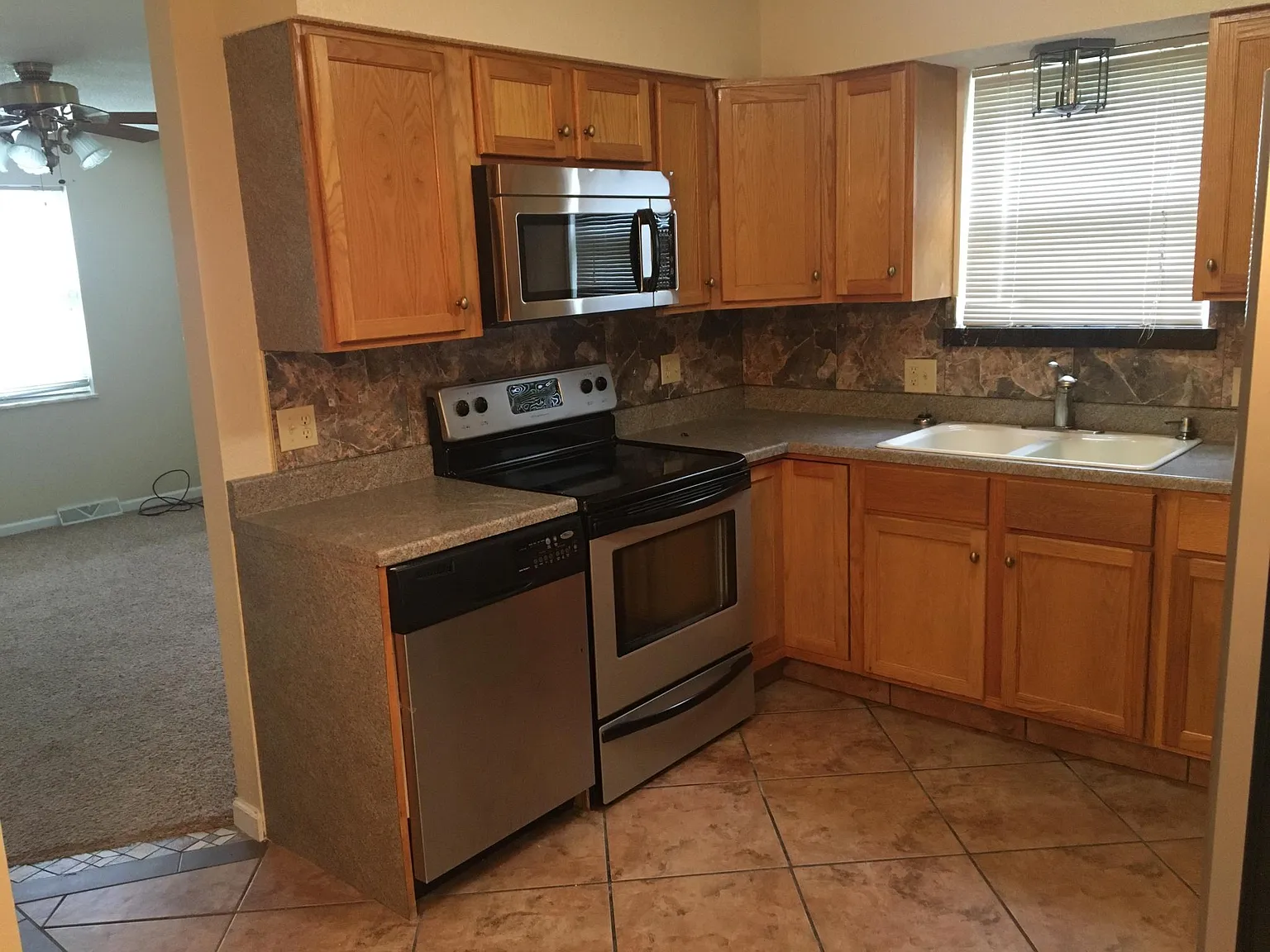 3 bed, 1200 sqft, $1,150 — Photo 3
