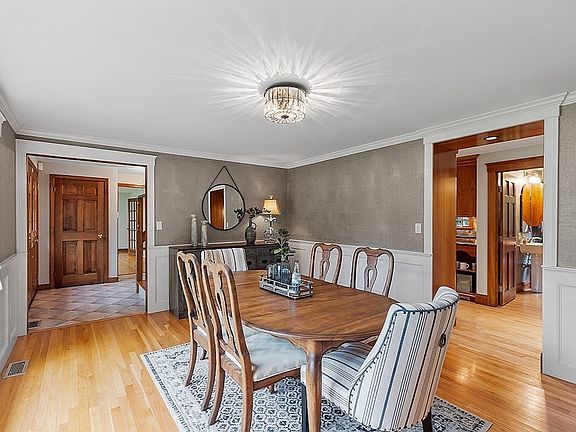5th image of 11 Belle Haven Dr