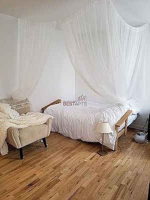 3rd image of 340 E 73rd St APT 5C