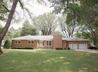 601 NW Ward Rd, Lees Summit, MO 64063