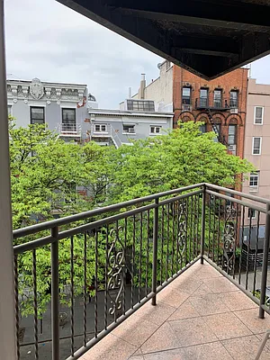 Rented by Chartwell Manhattan Realty | media 21