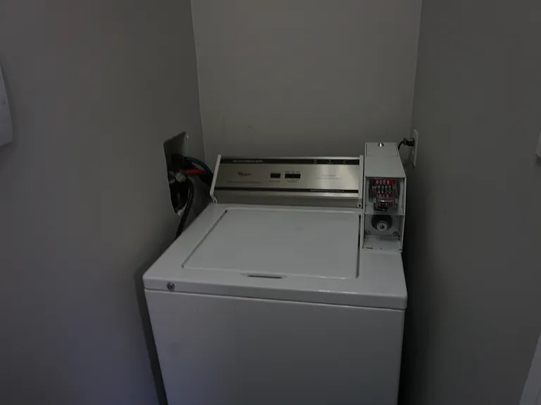 548 Maclaren St #1 — Photo 3