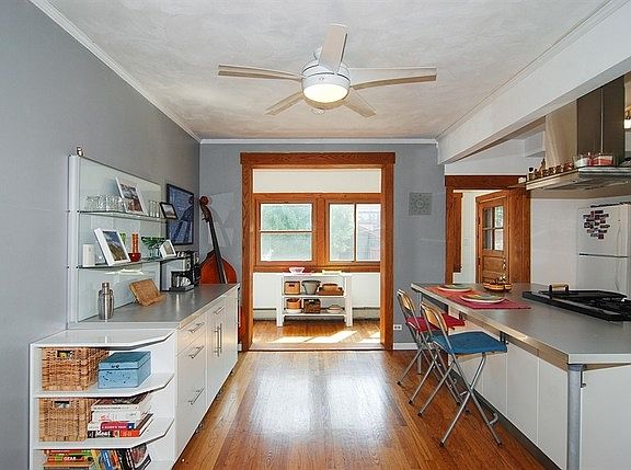 3rd image of 1002 Lathrop Ave