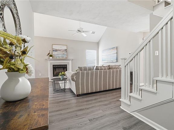 4th image of 704 Inlet Quay APT J