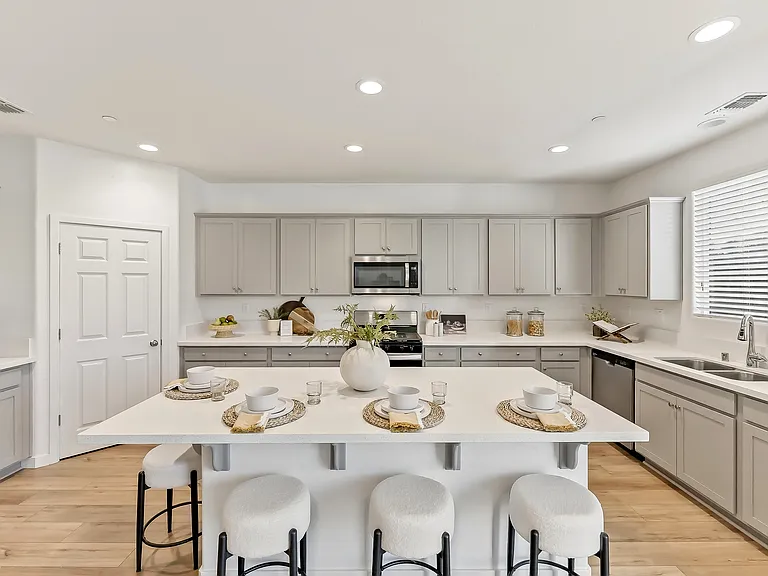 6690 E Adena Ave — Photo 4