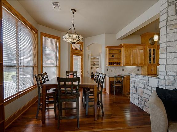 5th image of 8250 Glen Eagles Dr