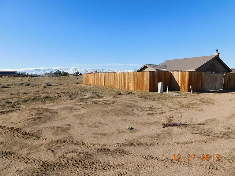 Quiet Neighborhood withviews to the Sierra Nevada mountain range.