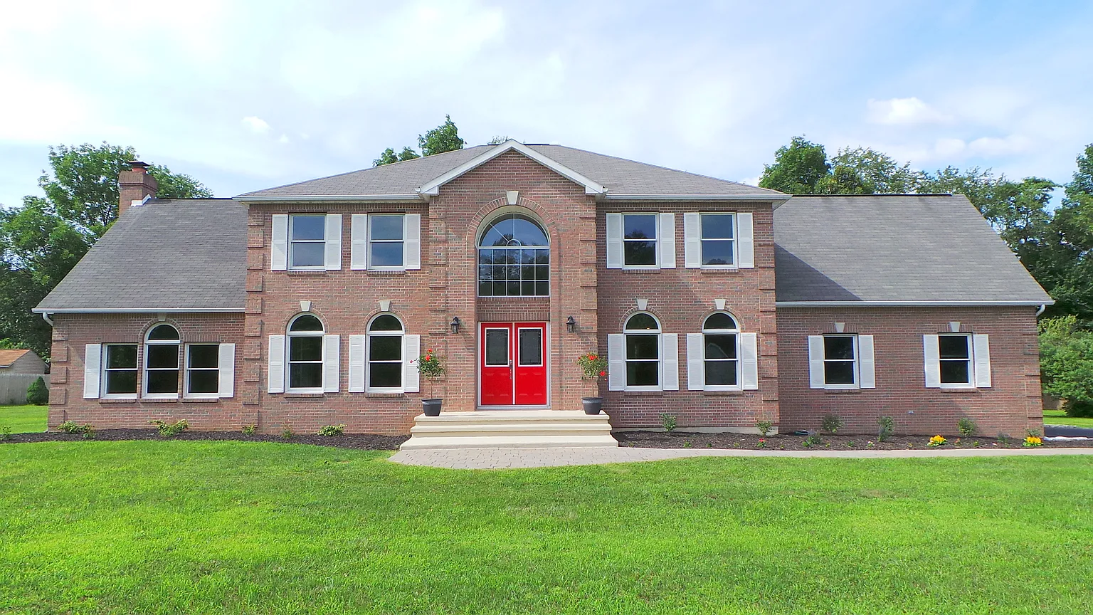 1009 Staghorn Ln photo 1