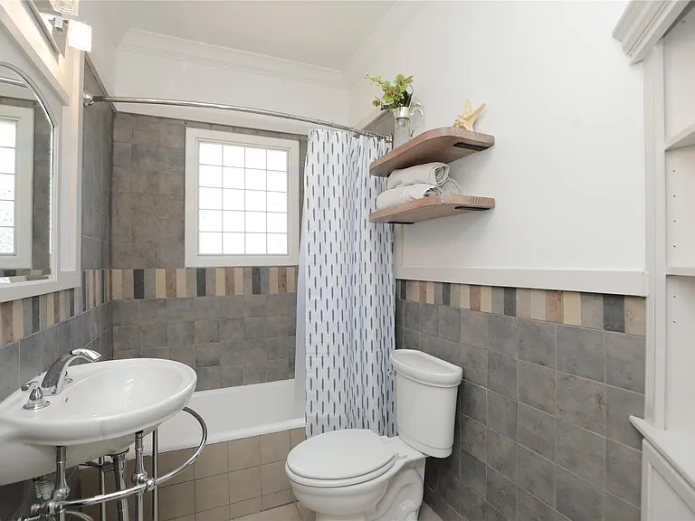 1244 W 21st St — Photo 31